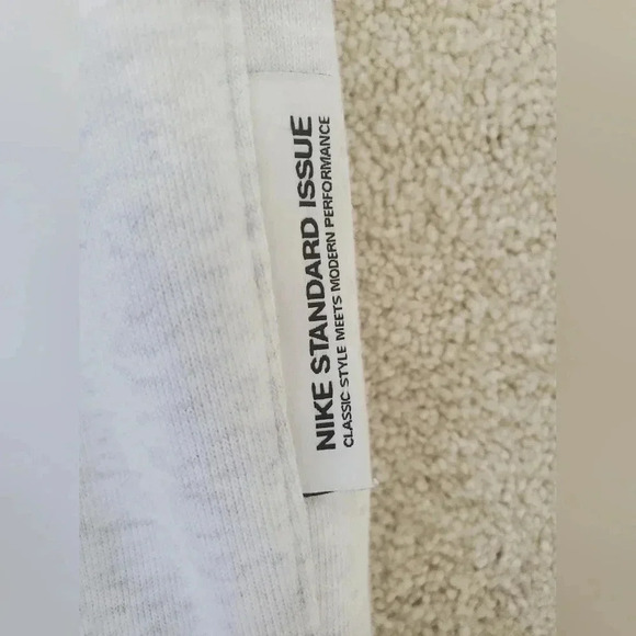 Nike Dri-FIT Swoosh Fly Standard Issue - Picture 6 of 10